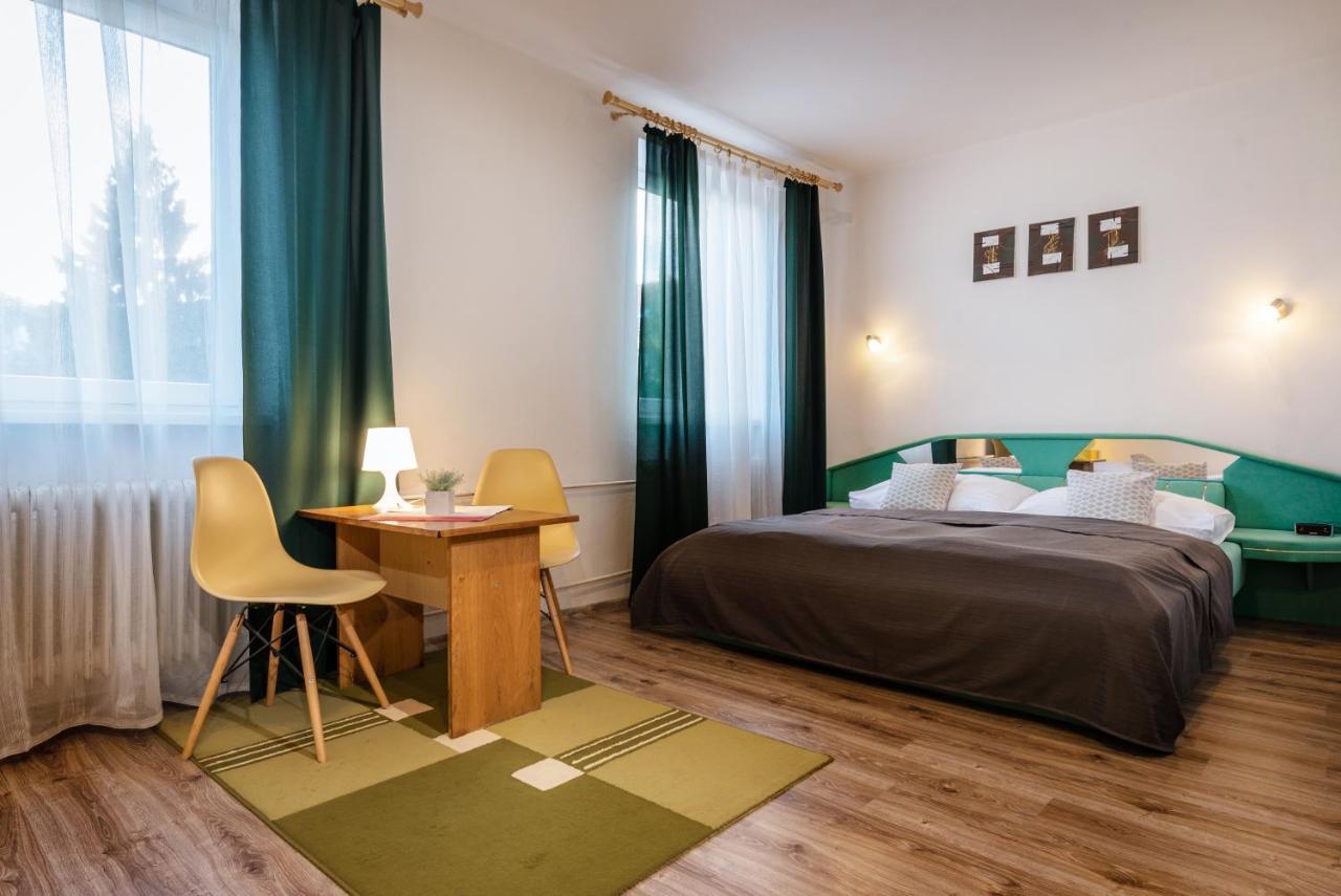 Hotel Poludnica Liptovsky Mikulas Luaran gambar